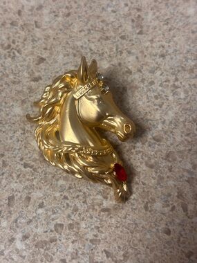 Gold Tone Horse Head Brooch Red Rhinestone Accent Equestrian Pin